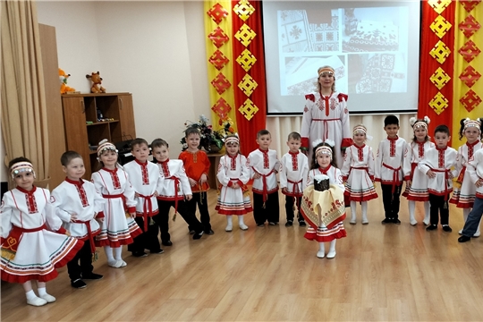 В краю ста тысяч песен...