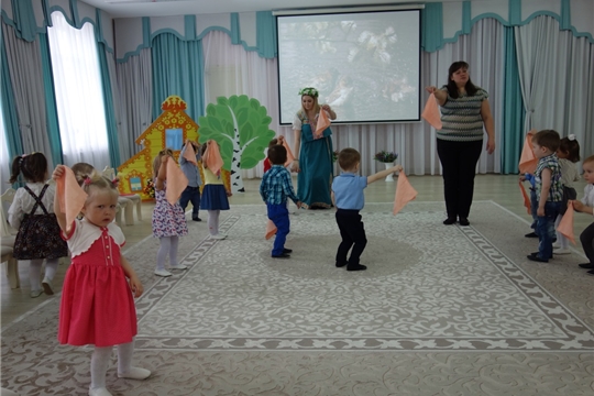 Весна красна идёт