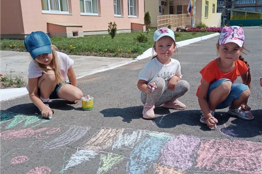 Чем можно рисовать на улице летом?