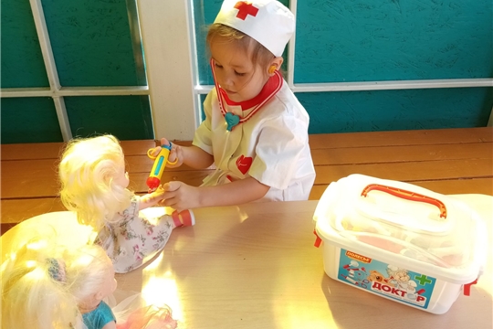 Кукла Катя заболела