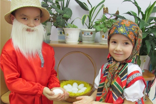 Снесла курочка яичко