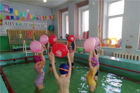 Спортивный праздник в бассейне к 8 матра