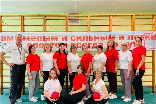 Праздник для педагогов "А ну-ка девушки"