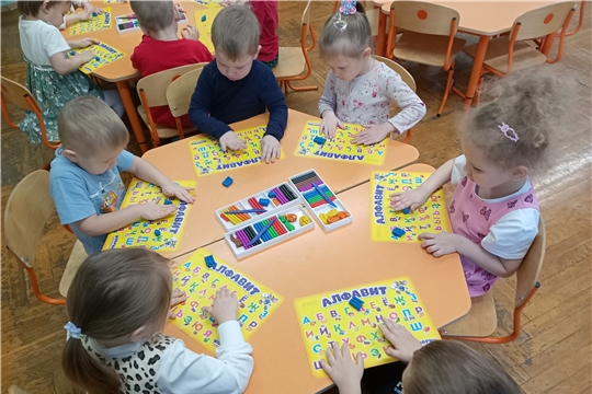 Лепка из пластилина в младшей группе "Звездочка"