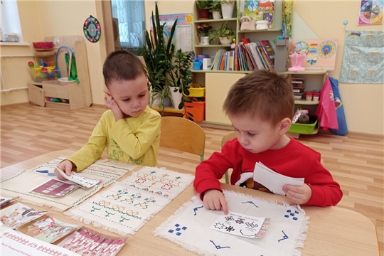 Познавательный час «В краю ста тысяч вышивок» в группе "Светофорик"