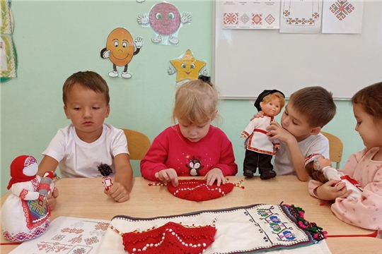 Познавательный час «В краю ста тысяч вышивок»