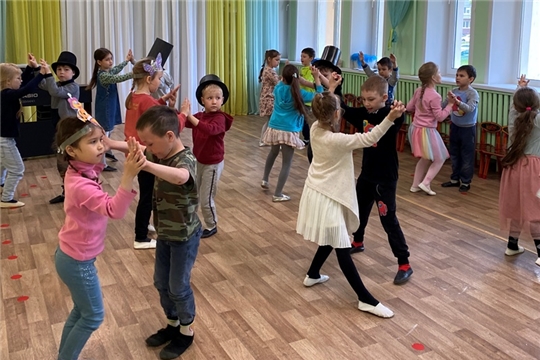 Наступает расставание, скоро в школу мы пойдём