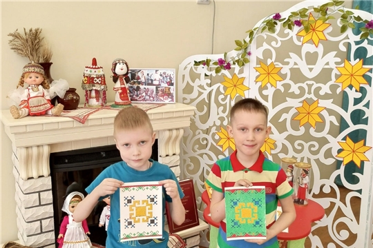 В рамках проведения фестиваля родной культуры в МБДОУ "Детский сад 204" г. Чебоксары прошел день народных умельцев "Город мастеров". 