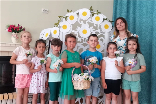 В МБДОУ "Детский сад №204" для детей был проведен познавательный час, посвященный Дню семьи, любви и верности "Святые Пётр и Феврония".