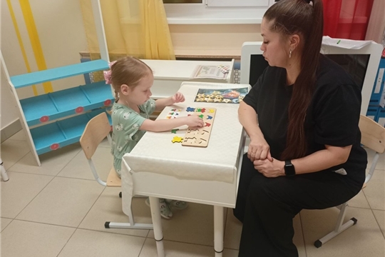 В детском саду проходят открытые занятия для родителей, чьи дети посещают занятия логопедического кружка «Говоруша» .