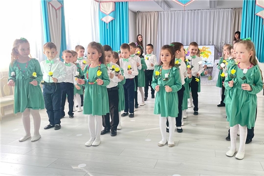 Дошколята детского сада встречают весну