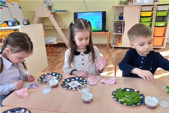  "Подарок маме"-творческие мастерские в детском саду