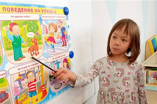 Канализационные люки-не место для детских игр!