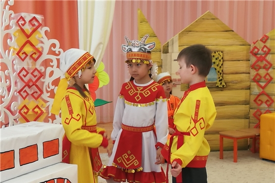Театральная весна