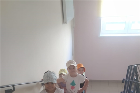 Безопасность на лестницах в ДОУ