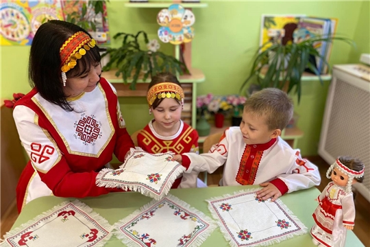 С Днём чувашской вышивки!