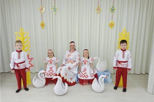В краю ста тысяч песен.