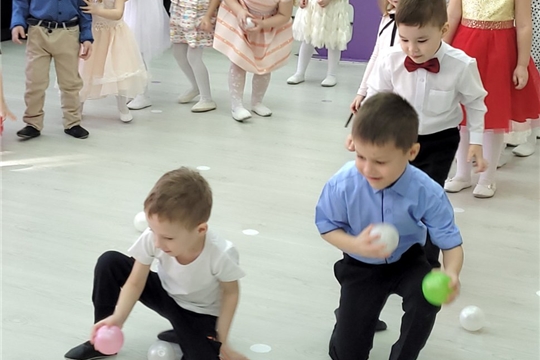 Мы поздравляем мам с 8 марта!