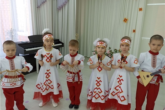 В краю ста тысяч песен.