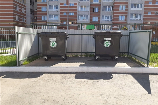 Мусорные контейнера лето