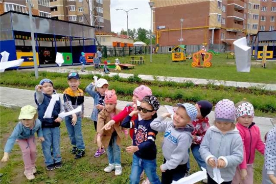 День бумажных самолетиков.
