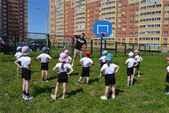 Утренняя гимнастика на свежем воздухе 