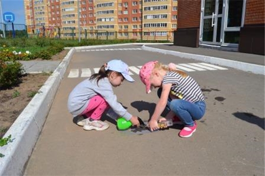 Рисование водой на асфальте