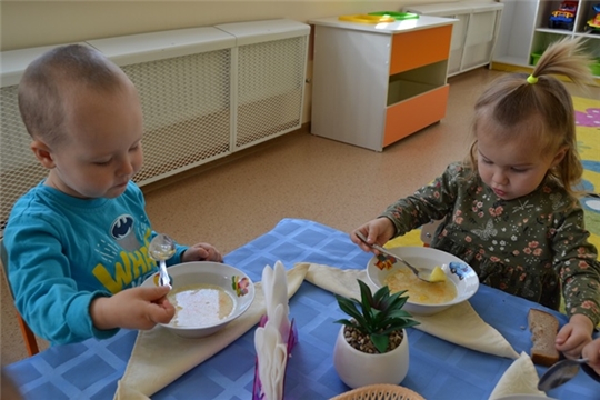 Суп с клецками со сметаной на курином бульоне
