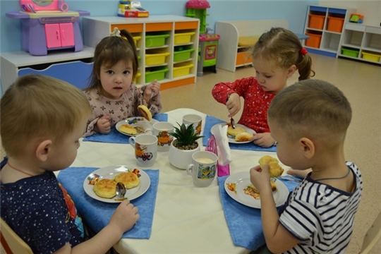 Полезные сырники со сладкой подливой.