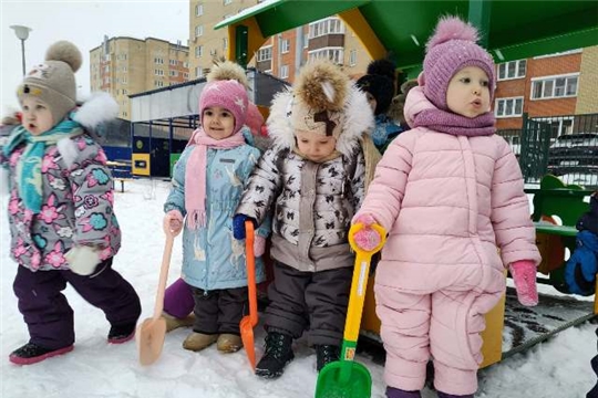 Развязанный шнурок может стать причиной падения и получения травмы.