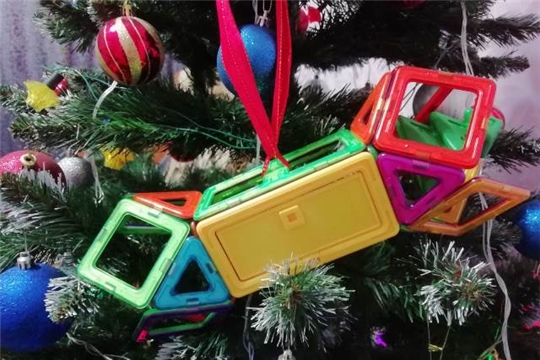 Участие в конкурсе "Поймай Новый год!" в номинации "Игрушка, сделанная из любого конструктора"