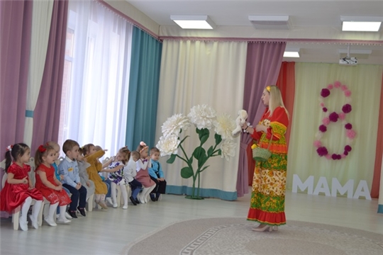 Начались весенние утренники.