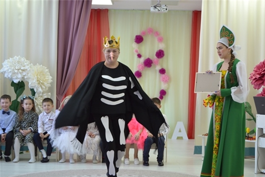 Мамин праздник в подготовительных группах.
