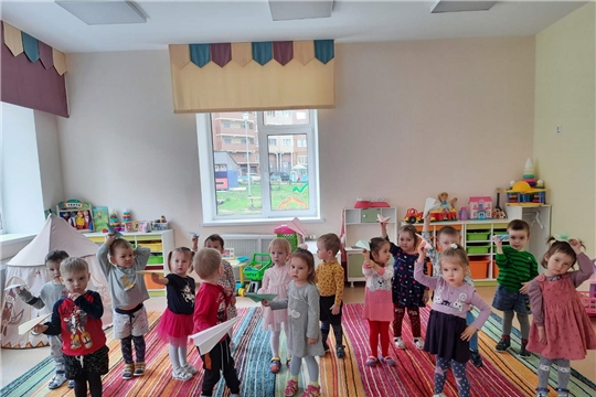 День бумажных самолетиков