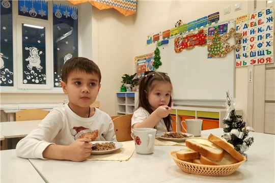 Питание в ДОУ и дома: режим и разнообразие