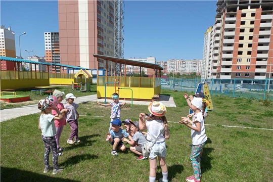 Играем и растем, дружно, весело живем