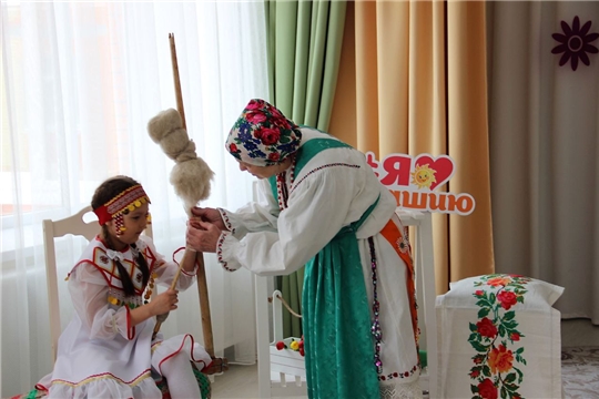 Заиграла наша прялка