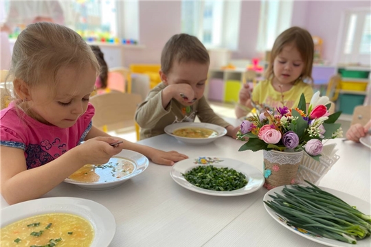 Регулярное употребление зелени поможет организму  бороться с болезнетворными микробами 