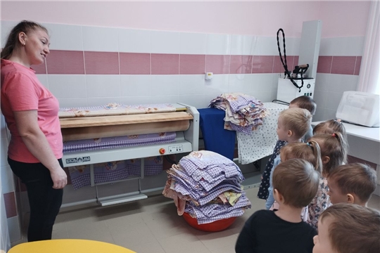  Ознакомление с работой сотрудников прачечной детского сада