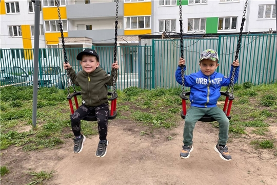 Безопасность при катании на качелях