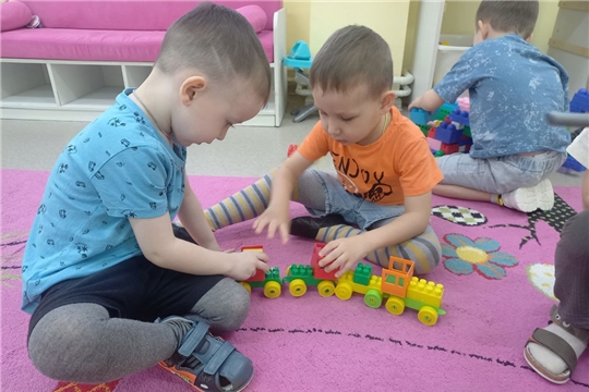 Важно с раннего возраста прививать детям правила дорожного движения! 