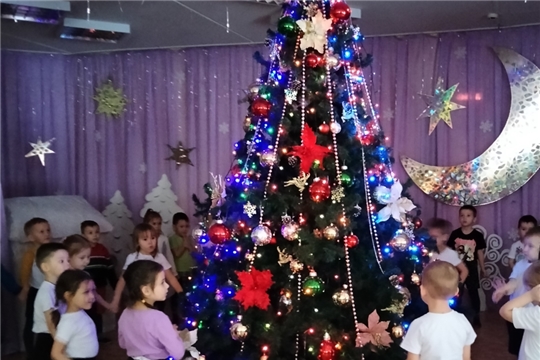 Прощание с новогодней елочкой
