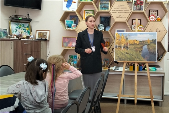 По родному краю с рюкзаком шагаю.