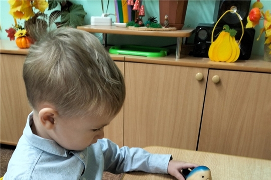 Геометрические фигуры из цветных палочек.