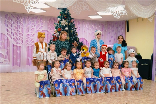 Долгожданный Новогодний утренник для малышей группы "Божьи коровки".