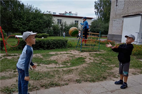 Безопасные игры с мячом на улице