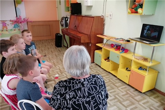 Воспитанники группы 1 " Солнышко" сегодня посетили "Музыкальную гостиную"