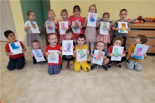  Рисование красками в старшей группе N2 "Солнышко".