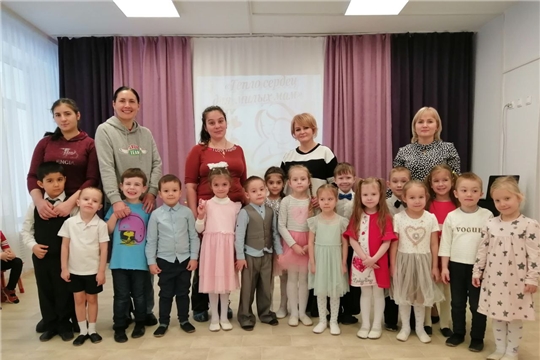 Праздничное мероприятие «Тепло сердец для милых мам»