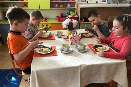 Плов из отварной курицы.